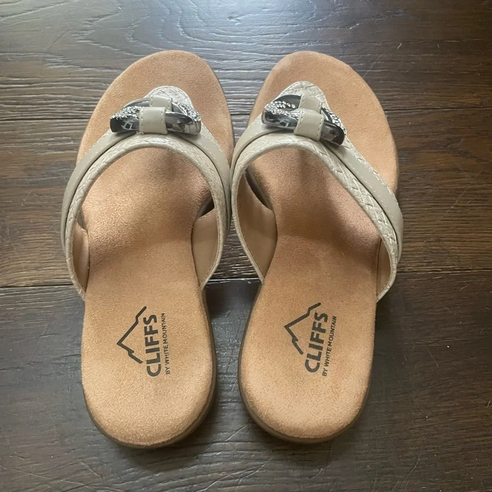 CLIFFS by White Mountain Benedict Mini‎ Wedge Woven Taupe Sandal